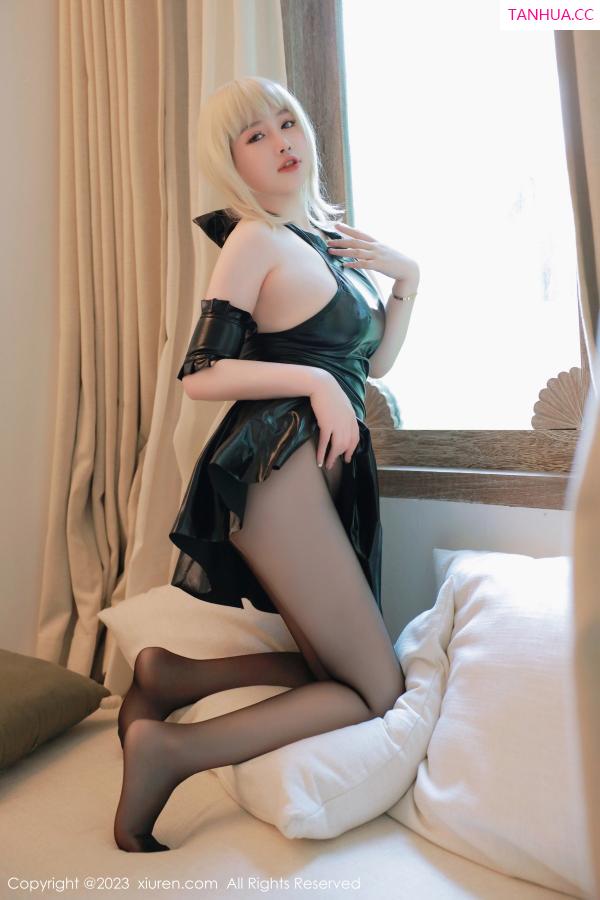 徐嘉乐 徐cake [XiuRen]高清写真图 2023.06.28 No.6984 养乐多DoDo 美腿黑丝第14张图片
